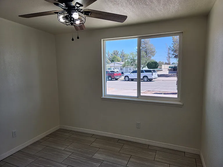 8129 Staghorn Dr — Photo 14