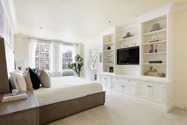 Sold by Compass | media 21