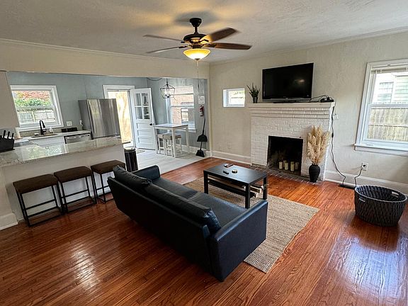 3rd image of 9525 Sherwood Pl