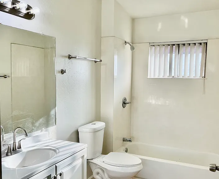 4454 E 3rd St #2 — Photo 17