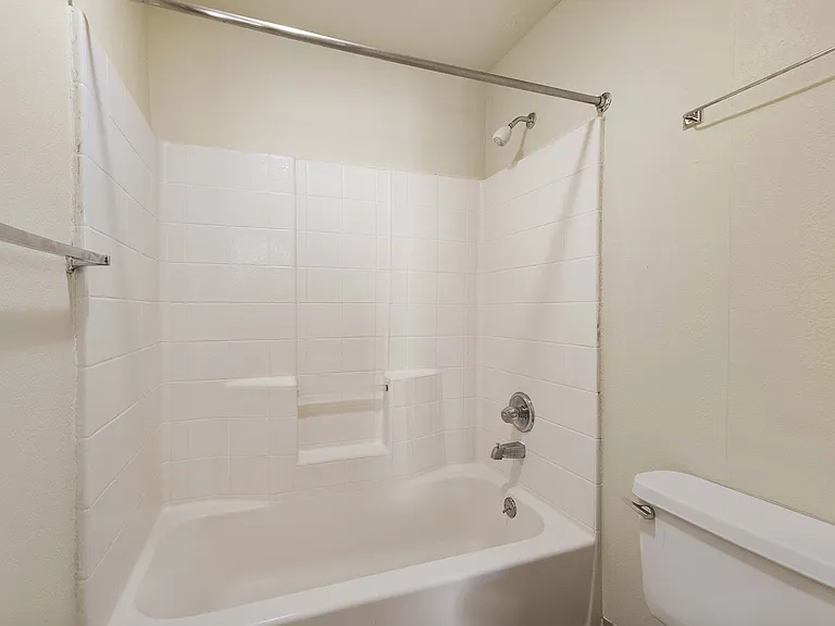 Dry Creek Apartments — Photo 17