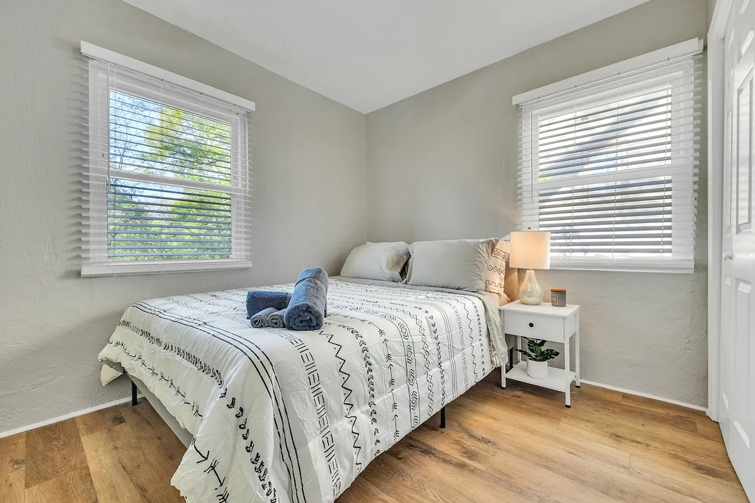 2 bed, 1.0 bath, $4,080 — Photo 3