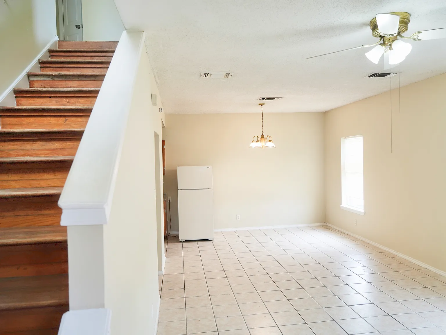 4 bed, 1414 sqft, $1,550 — Photo 1