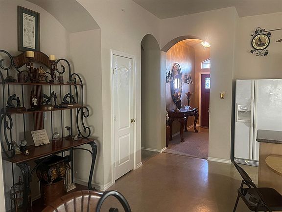 4th image of 1903 Manor Dr