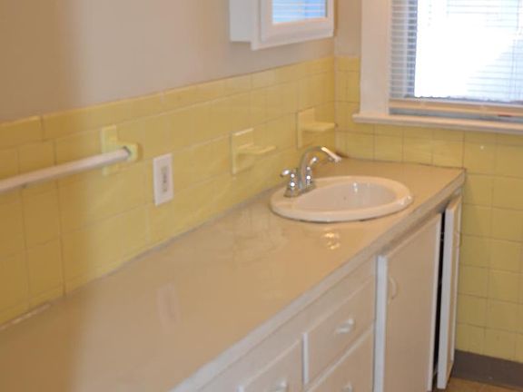 4th image of 2632 Cleveland Ave