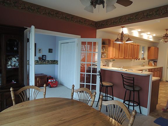 4th image of 415 E Main St