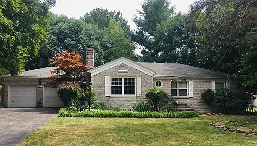 1032 E Linwood Dr Photo 1