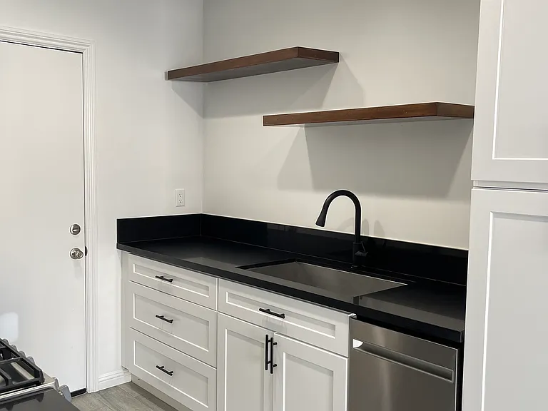 5720 Burchard Ave — Photo 15
