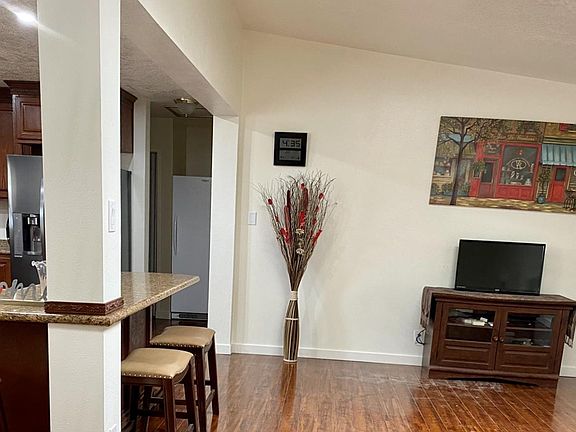 5th image of 813 Alcazar St