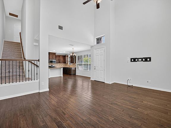 5th image of 233 Brick Row Dr