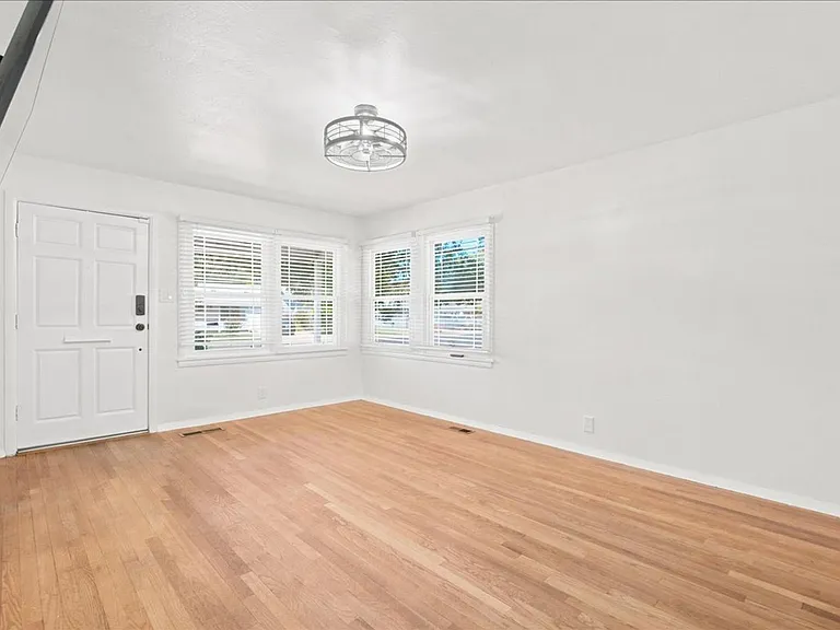 601 Poplar Ave — Photo 6