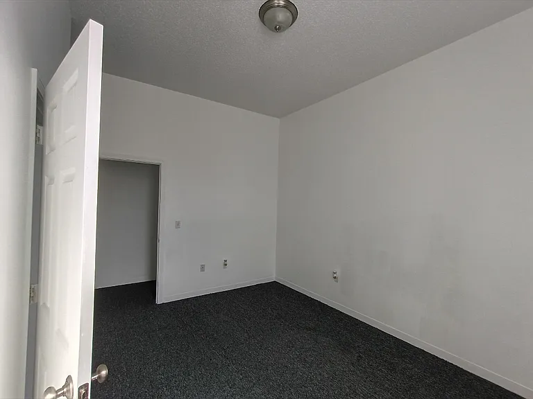 138 Laurel Hill Ave #2 — Photo 30