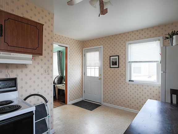 4th image of 1014 Urana Ave