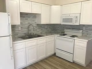 2215 Forest Dr — Photo 12