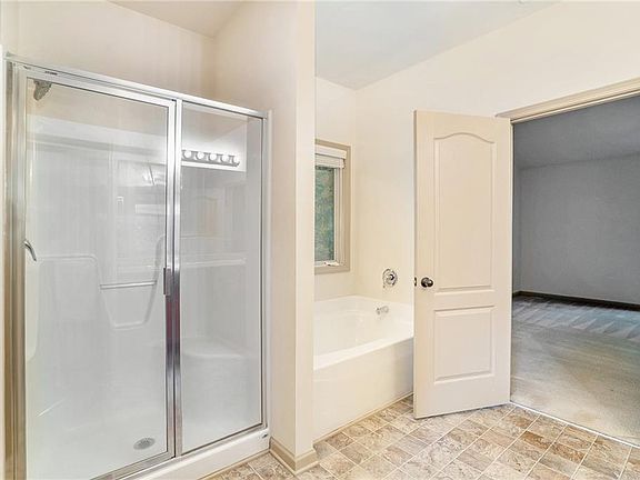 4th image of 2466 Peach Shoals Cir