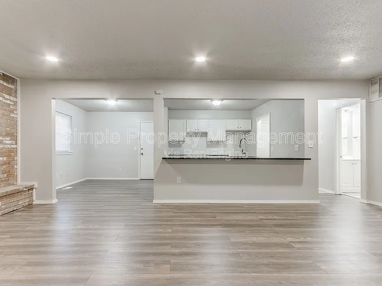 8508 Candlewood Dr — Photo 4