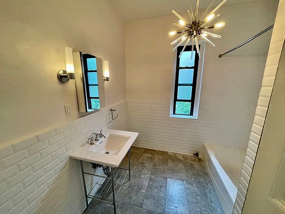 5th image of 15 E 94th St APT 3B