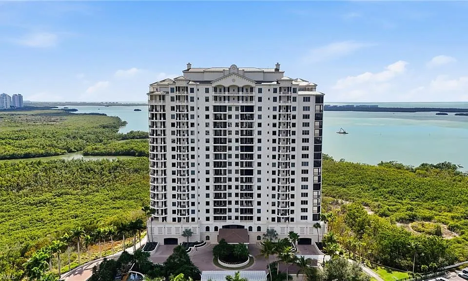 5051 Pelican Colony Blvd #301
