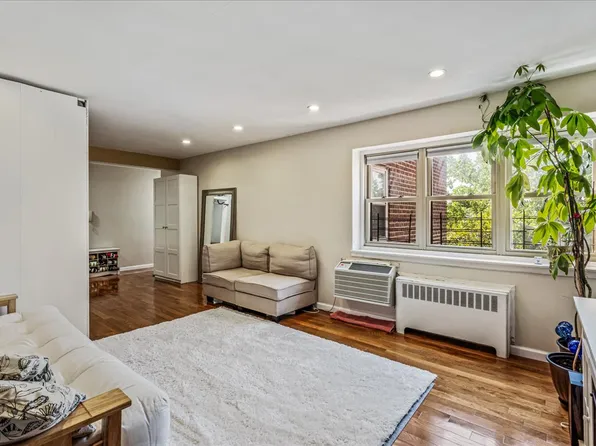 144-55 Melbourne Avenue image 9 of 23