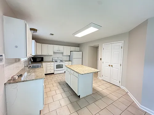 252 Masterson Station Dr Photo 1