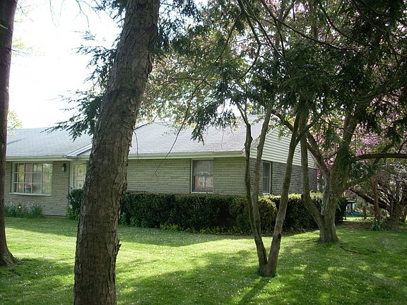 NE Corner, Wind Break