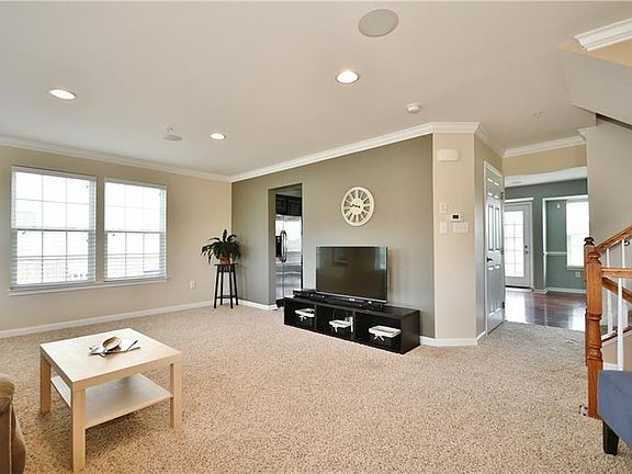 5th image of 97 Kensington Dr