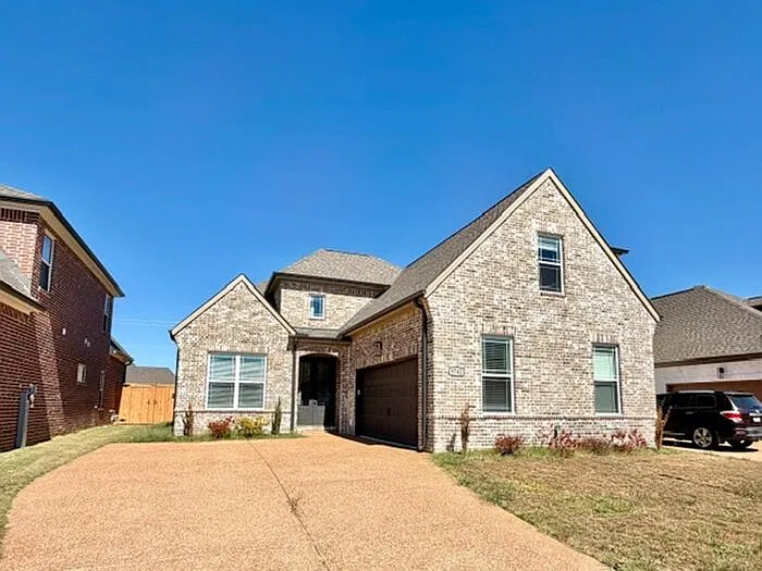 4 bed, 2.5 bath, 2300 sqft, $2,560 — Photo 1