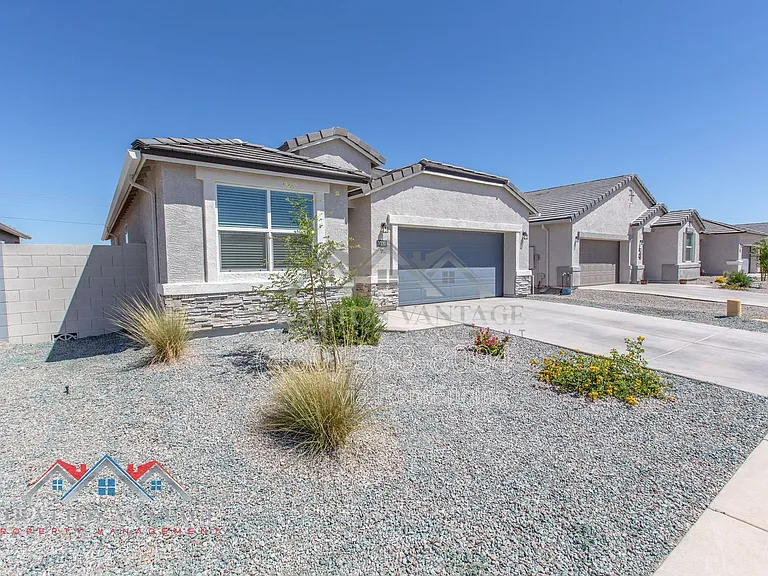 1330 W Hess Ave — Photo 3