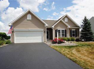 12 Sun Meadows Way, Baldwinsville, NY 13027