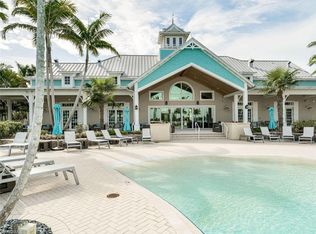 14522 Edgewater Cir, Naples, FL 34114