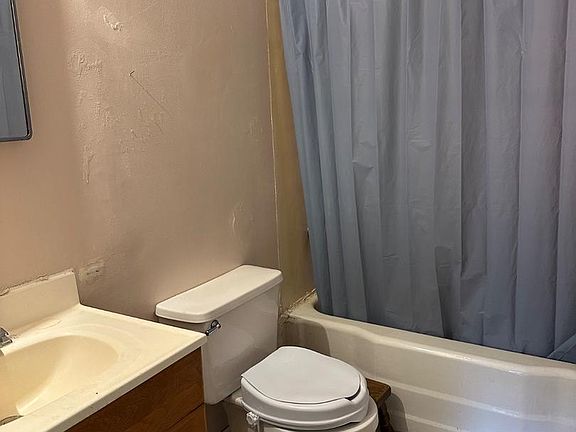 4th image of 20 Goodyear Ln