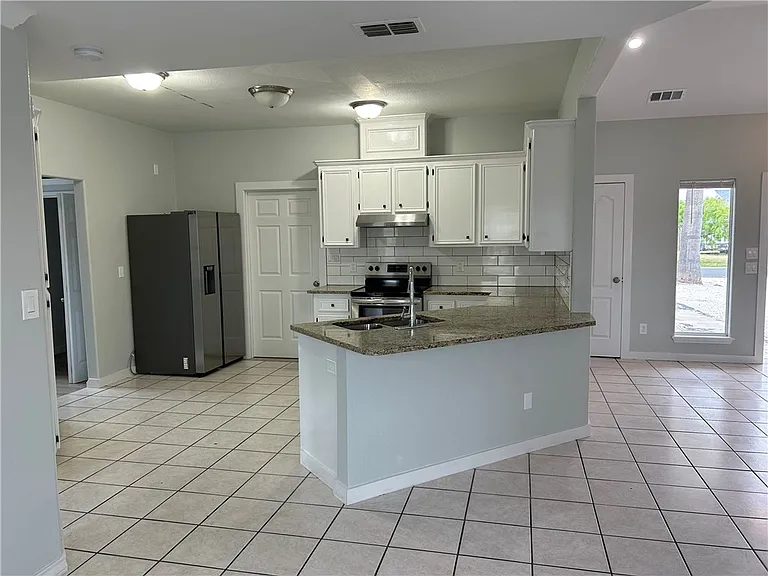 14109 Atascadera Ave — Photo 24