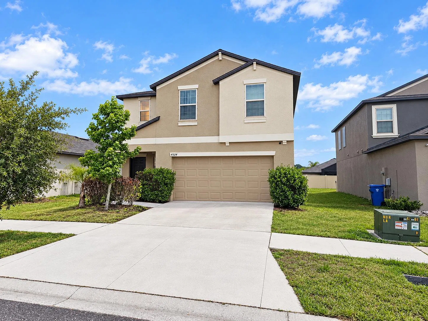 4 bed, 2.5 bath, 1914 sqft, $2,300 — Photo 2