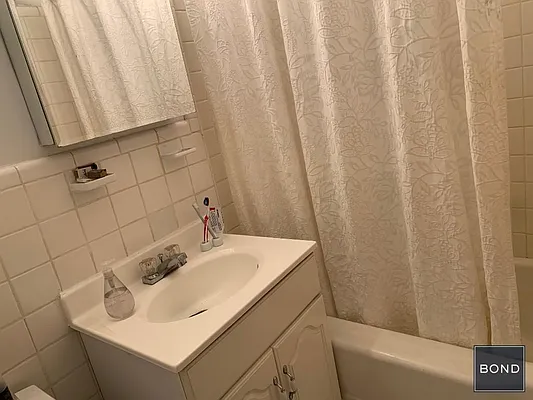 Rented by Bond New York | media 19