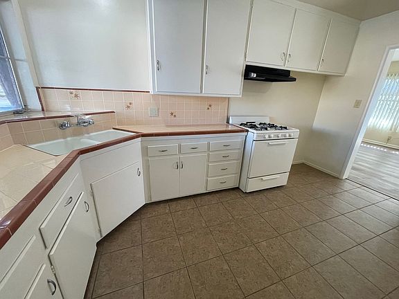4th image of 1114 E Wilson Ave #3