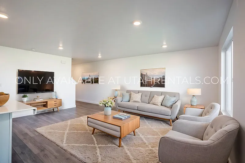 3 bed, 2.0 bath, 2300 sqft, $1,850 — Photo 3