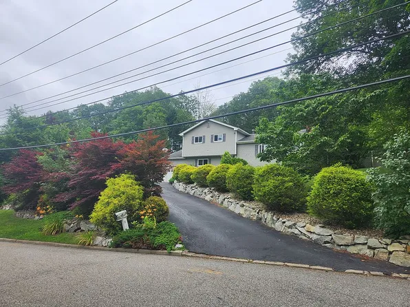 6 Bergen Dr, West Milford, NJ 07480