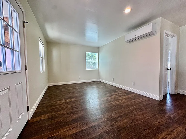 1835 108th Ave #ADU — Photo 10