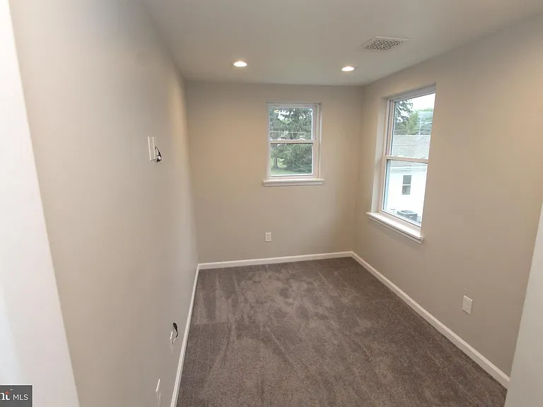 1807 Parkview Ave — Photo 8