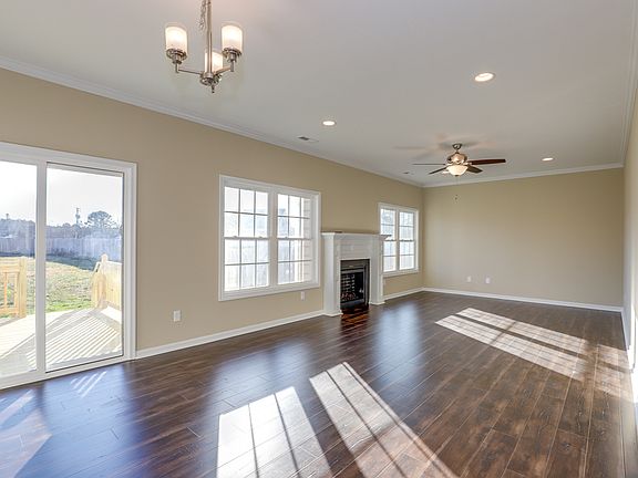 4th image of 10 Cameron Dr