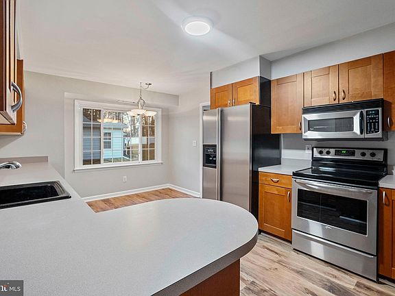 3rd image of 2118 Fernglen Way