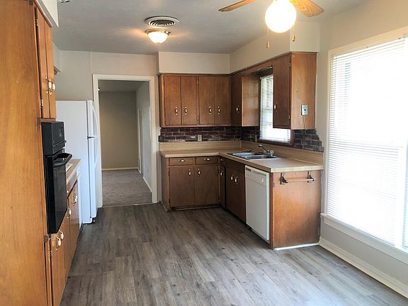 3rd image of 801 NW 33rd St