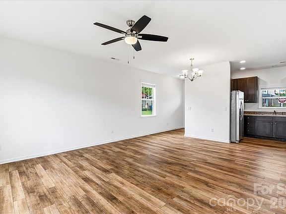 4th image of 226 Cardwell Ln