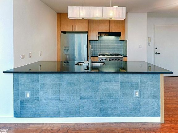 5th image of 5-49 Borden Ave #9B