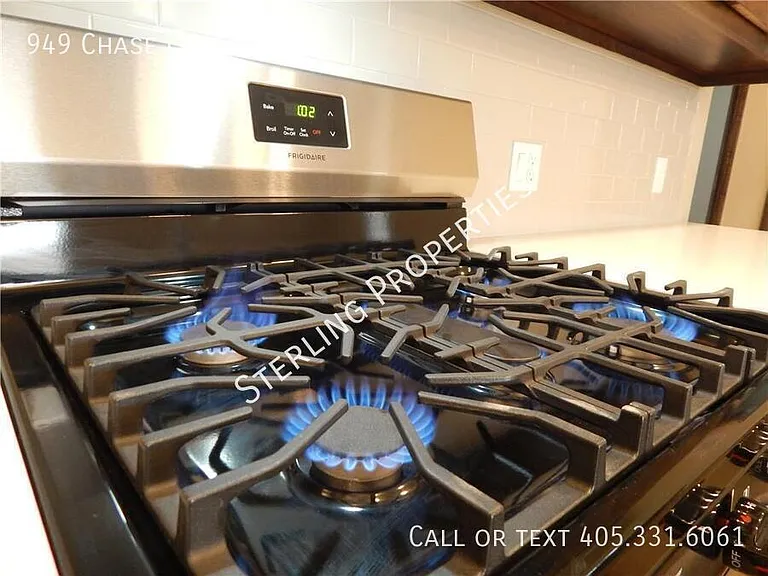 949 Chase Ln — Photo 7