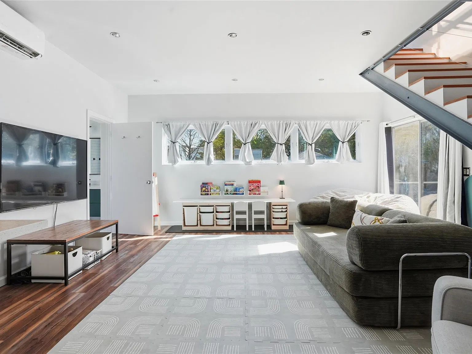 1 bed, 1.0 bath, 1376 sqft, $2,100 — Photo 4