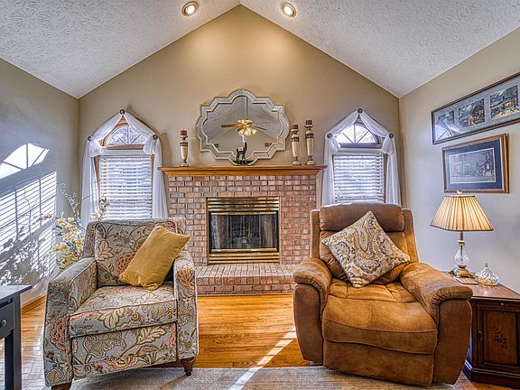 4th image of 10244 Neenah Dr