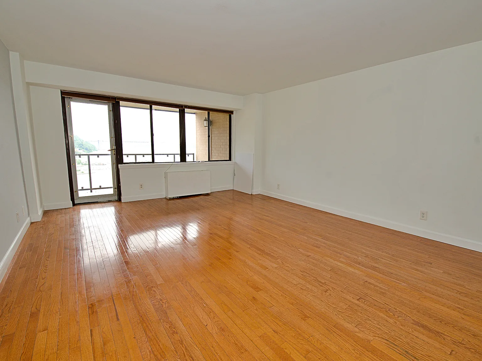 1 bed, 900 sqft, $2,995 — Photo 3
