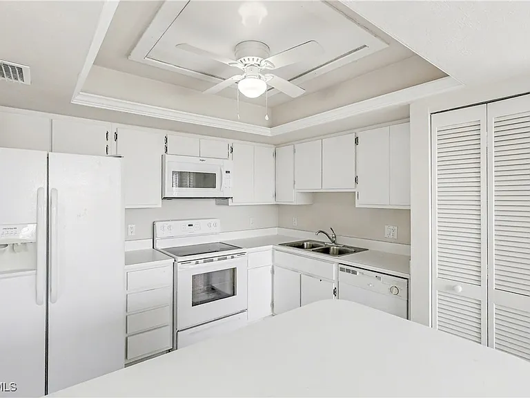 4528 SE 5th Pl #8 — Photo 13