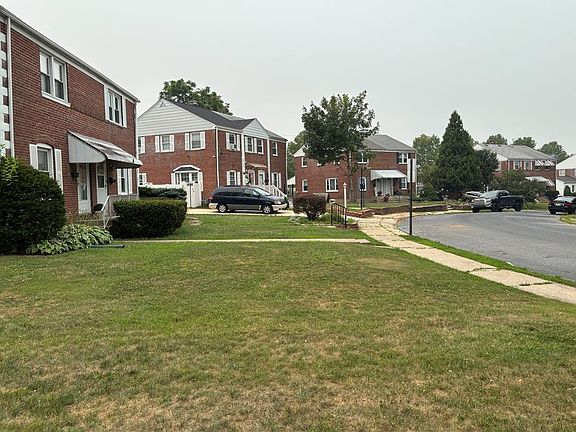 2nd image of 2056 Virginia St